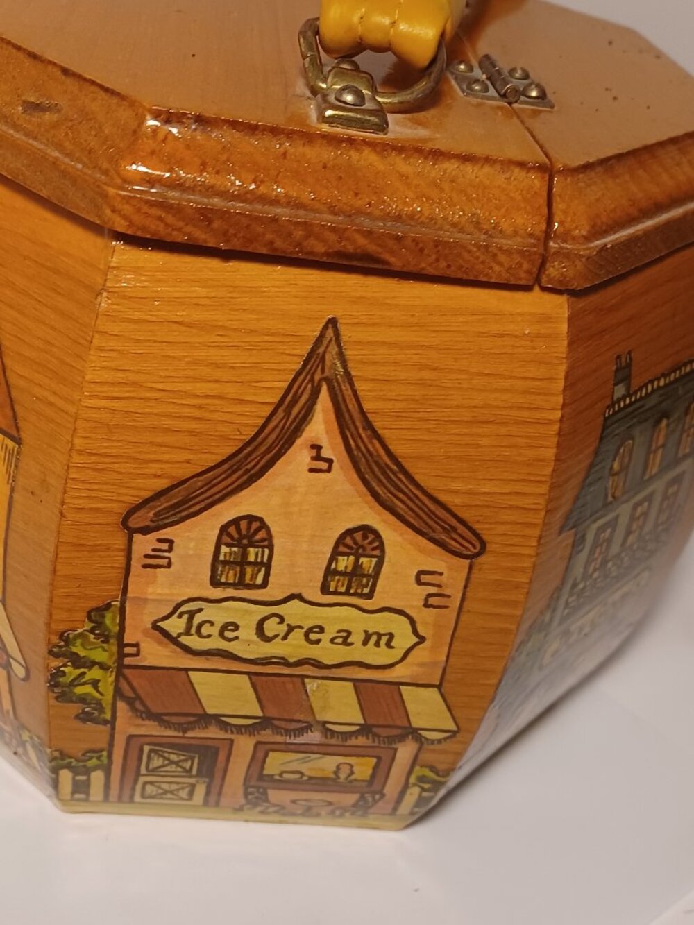 ***BLOW OUT SALE****Beautiful Wood Box Purse with Decoupage and Leather Handle - Picture 8 of 15